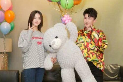 娱乐圈吃瓜背景图女